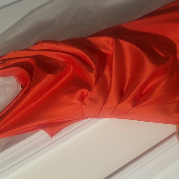 NWOT Alice and Olivia Red Chili Pepper Silk Slit Dress - Picture 6 of 11